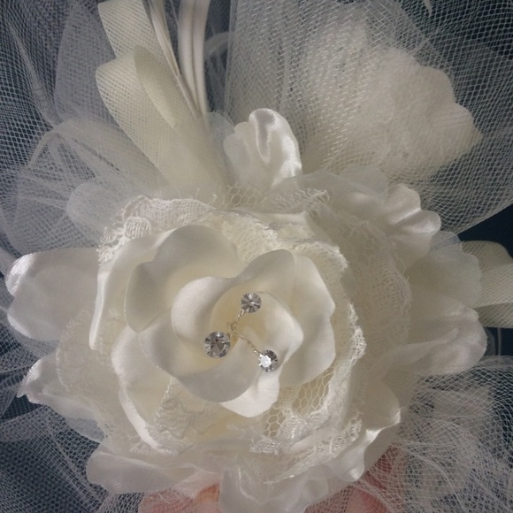 Bridal Vintage Hat w/ Attached Flowers and Blusher main image 4